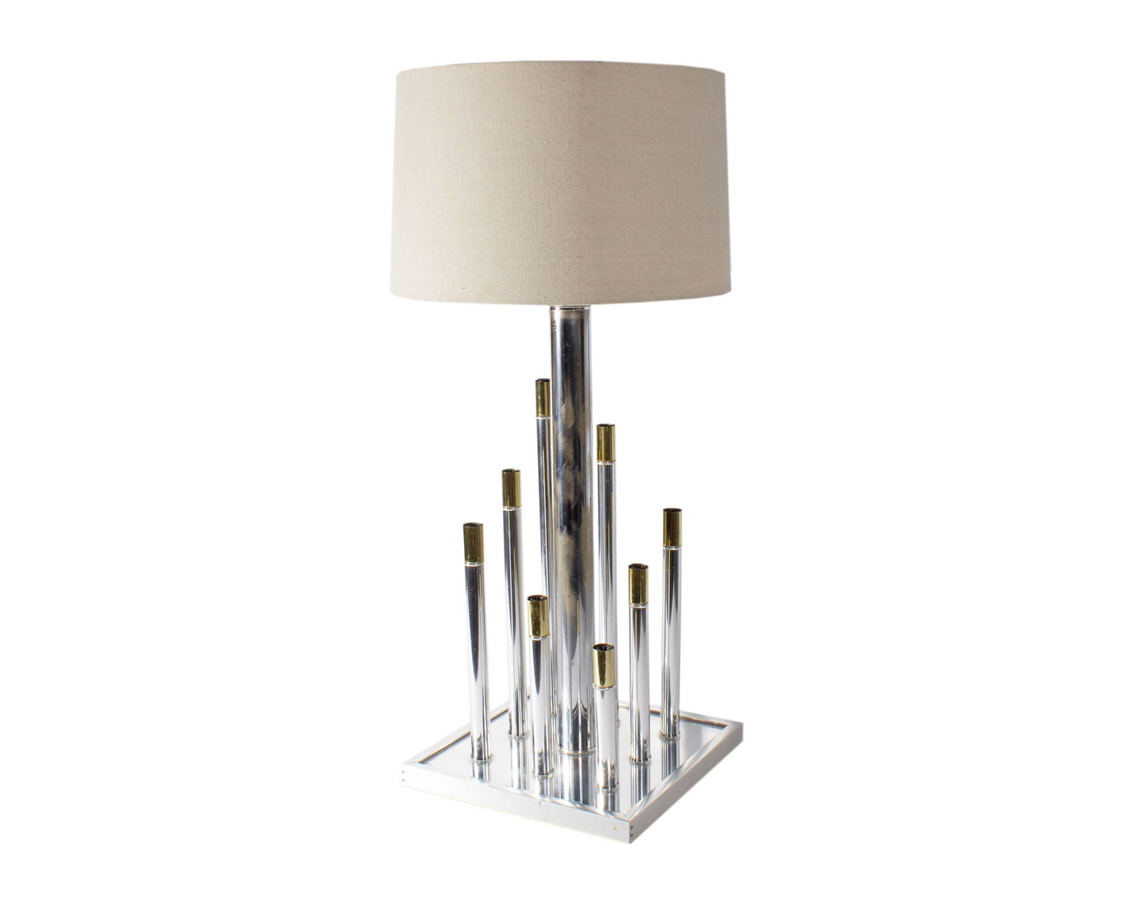 Robert Sonneman Style Mid-Century Brass Chrome Table Lamp: Vintage mid-century brass and chrome metal table lamp in the style of Robert Sonneman. Measurement: 12.75" W x 34" H x 12.75 (lamp to top of harp); 27.5" H (lamp to top of