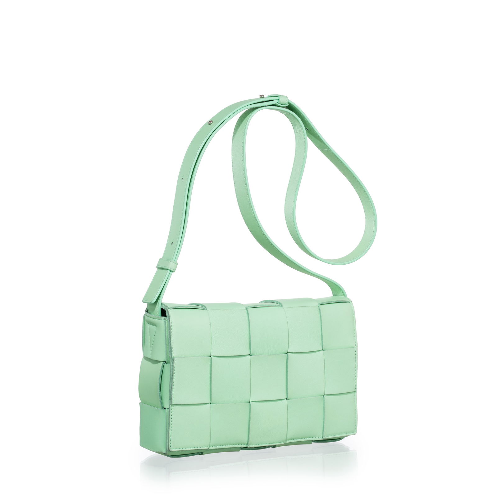 BOTTEGA VENETA CASSETTE LEATHER SHOULDER BAG WITH MINT-COLOURED INTRECCIO PATTERN: Brand: Bottega Veneta Model: Cassette Material: Lambskin leather with woven pattern Colour: Mint green Dimensions: 23 x 15 x 5.5 cm (W x H x D) Notes: Dust bag and tag
