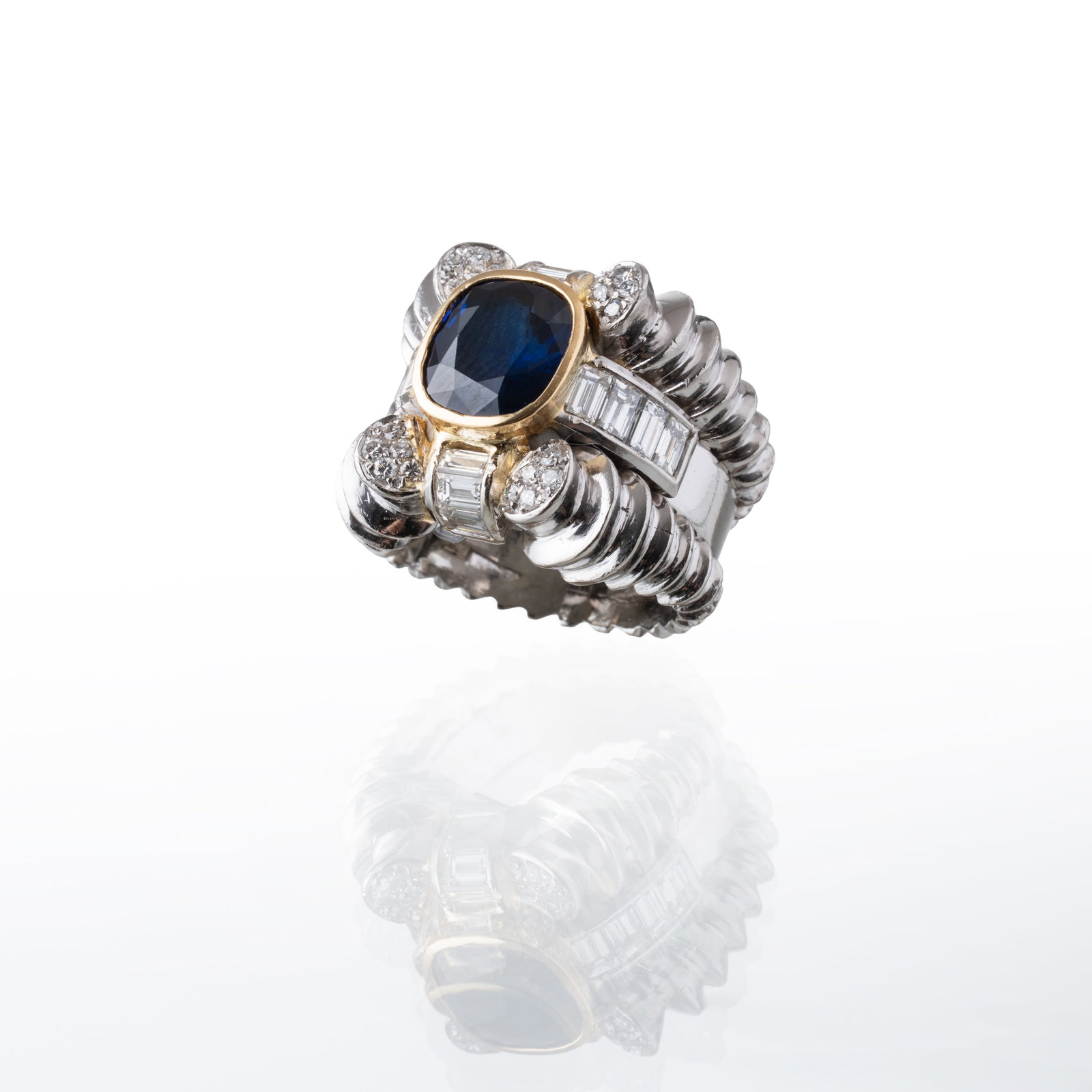 PLATINUM RING WITH A CENTRAL SAPPHIRE AND BRILLIANT-CUT AND BAGUETTE DIAMONDS (1 of 4)