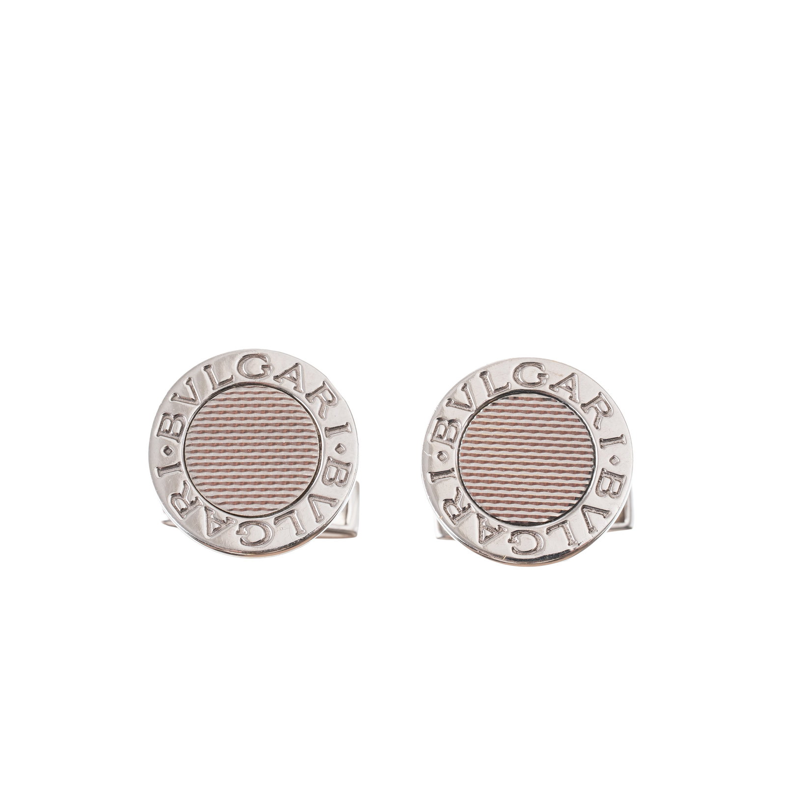 BULGARI – BULGARI BULGARI 18 KT WHITE GOLD CUFFLINKS: 'Bulgari Bulgari' cufflinks in 18 kt white gold with Bulgari box and outer box. Diameter: 15 mm total weight: 6.6 gr.