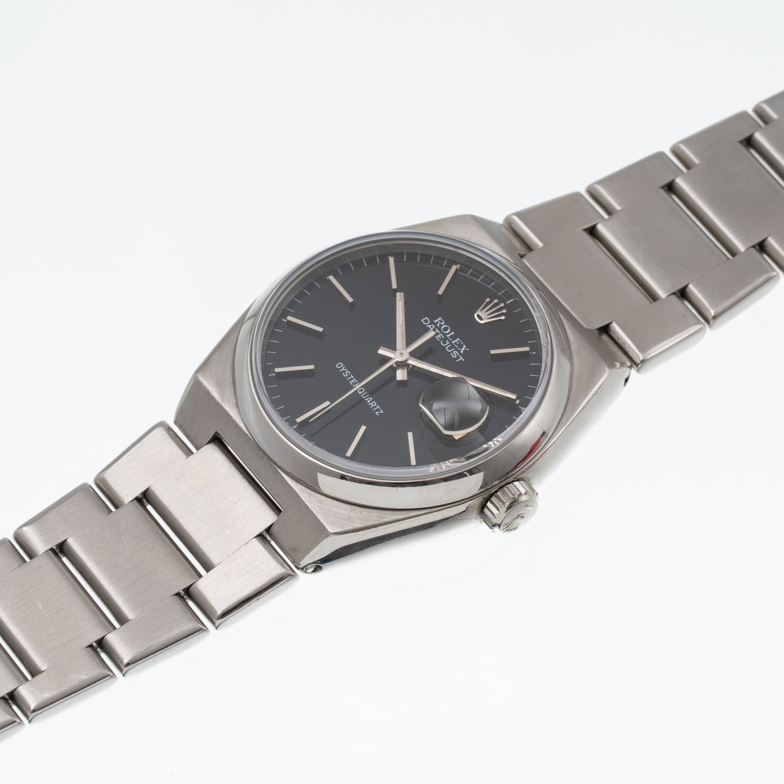 ROLEX - OYSTERQUARTZ QUARTZ TIME-ONLY WATCH IN STEEL WITH BLACK DIAL DATE AT 3 O'CLOCK AND STEEL (1 of 4)