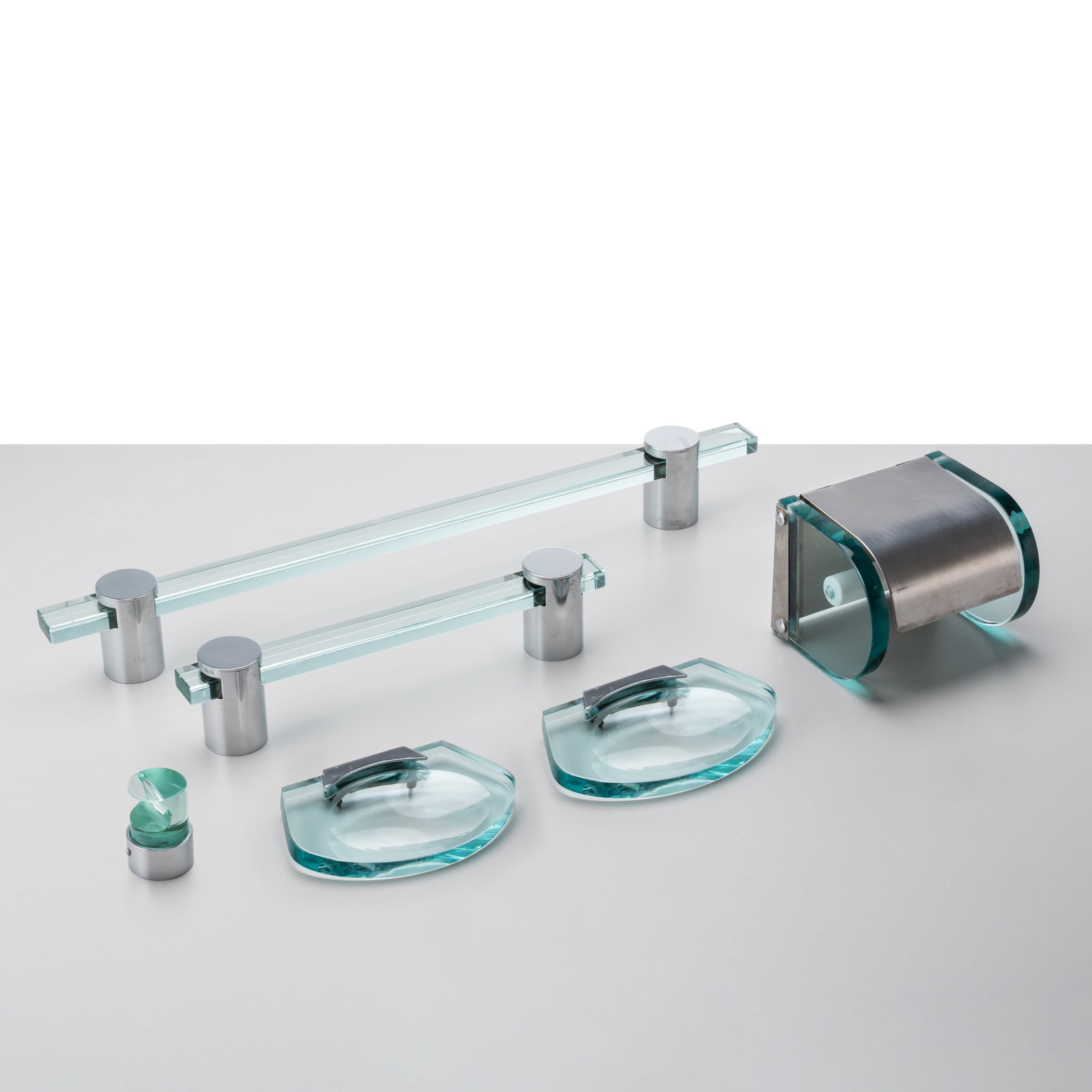 MAX INGRAND SIX-PIECE BATHROOM SET (1 of 6)