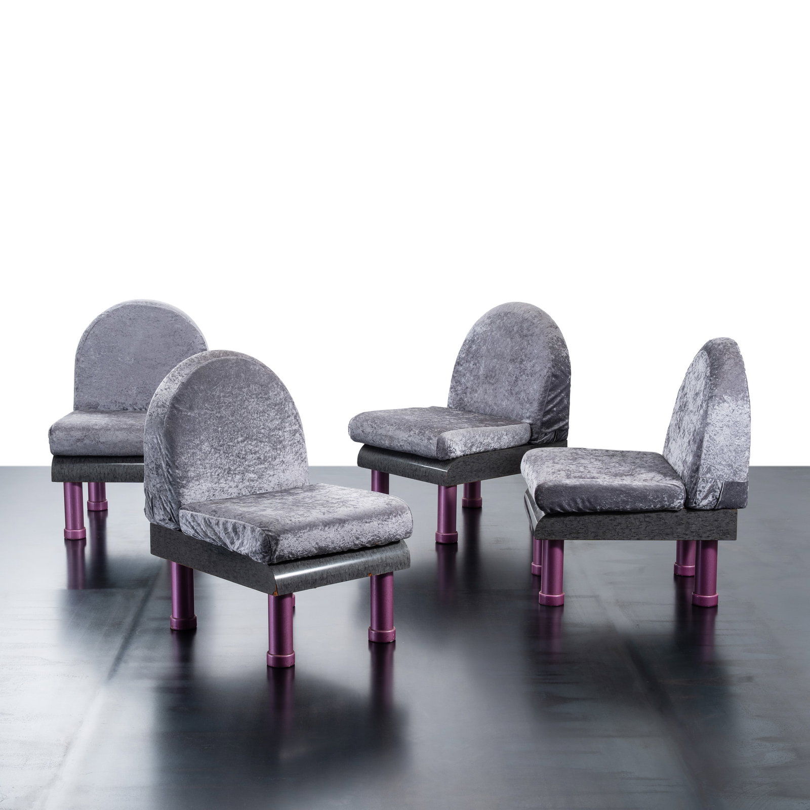 ANONYMOUS SET OF FOUR MEMPHIS-STYLE ARMCHAIRS: Wood and fabric 1980s 85 x 50 x 65 cm