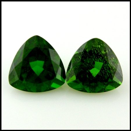 4.24cts~rich Intense Green Natural Chrome diopside: STONE NAME : CHROME PIOPSIDE , LOT NO : CD 26 - 2- 75, Quantity: 2PCS , WEIGHT CTS : 4.24 CTS , SIZE : 8.4 X 4.9 MM , COLOR : YOLLOW , CLARITY : IF SHAPE : OVAL , ORIGIN : russia , LUSTER : MARVELOUS