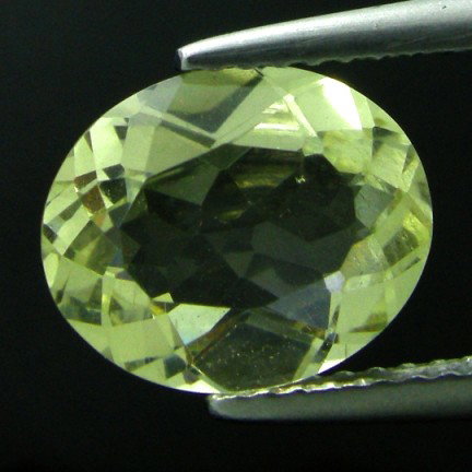 2.53CTS~Natural Labrorite: STONE NAME : LABRADORITE LOT NO : LB10- 27 (309) , Quantity: 1PCS , WEIGHT CTS : 2.53CTS , SIZE : 10.2 X 8.4 X 4.9 , COLOR : YELLOW , SHAPE : OVAL , CLARITY : VVS , ORIGIN : Congo LUSTER : MARVELOUS ,