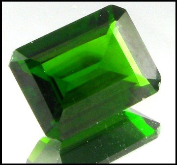 1.50cts~rich Intense Green Natural Chrome diopsid: STONE NAME : CHROME DIOPSIDE , LOT NO : CD 28 -21 (1325) , Quantity: 1PCS , WEIGHT CTS : 1.50 CTS , SIZE : 8.1 X 6 X 3.3 MM , COLOR : GREEN , CLARITY : IF , SHAPE : OCTAGON , ORIGIN : RUSSIA , LUSTER 