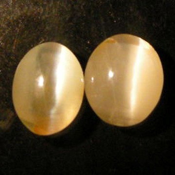 1.65Cts~Natural Chrysoberyl Cat's eye: STONE NAME : Chrysoberyl Cat's eye , LOT NO : CE496C- 116 (2922) , Quantity: 2PCS , WEIGHT CTS : 1.65CTS , SIZE : 5.7 X 4.3 X 3 MM. , COLOR : COLOR CHANGE , SHAPE : OVAL , CLARITY : VVS , ORIGIN : I