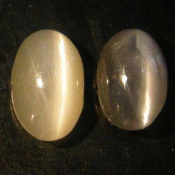 1.83Cts~Natural Chrysoberyl Cat's eye: STONE NAME : Chrysoberyl Cat's eye , LOT NO : CE496C- 8 (2932) , Quantity: 2PCS , WEIGHT CTS : 1.83CTS , SIZE : 6.1 X 4.1 X 3.1 MM. , COLOR : COLOR CHANGE , SHAPE : OVAL , CLARITY : VVS , ORIGIN : I