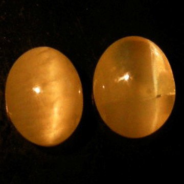 1.83Cts~Natural Chrysoberyl Cat's eye: STONE NAME : Chrysoberyl Cat's eye , LOT NO : CE496C- 36 (2915) , Quantity: 2PCS , WEIGHT CTS : 1.83CTS , SIZE : 5.9 X 4.5 X 3 MM. , COLOR : COLOR CHANGE , SHAPE : OVAL , CLARITY : VVS , ORIGIN : IN