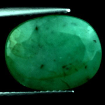 5.36CTS~Rich Green Emerald Transperant : STONE NAME : EMERALD LOT NO : EM- 4073 , Quantity: 1PCS , WEIGHT CTS : 5.36 CTS , SIZE : 13.2x11.6x5.0 MM , COLOR : GREEN , SHAPE : OVAL , ORIGIN : COLOMBIA , LUSTER : MARVELOUS HARDNESS : 7.5 , TREAT
