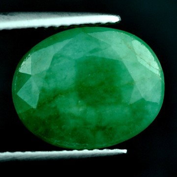 6.62 CTS~Rich Green Emerald Transperant : STONE NAME : EMERALD LOT NO : EM- 4078 , Quantity: 1PCS , WEIGHT CTS : 6.62 CTS , SIZE : 12.6X10.1X6.8 MM , COLOR : GREEN , SHAPE : OVAL , ORIGIN : COLOMBIA , LUSTER : MARVELOUS HARDNESS : 7.5 , TRE