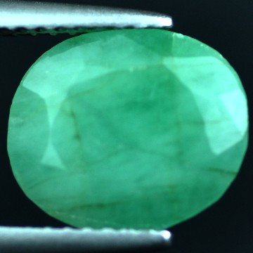 3.64 CTS~Rich Green NATURAL Emerald : STONE NAME : EMERALD LOT NO : EM- 4335 , Quantity: 1PCS , WEIGHT CTS : 3.64 CTS , SIZE : 10.5X8.9X6.2 MM , COLOR : GREEN , SHAPE : OVAL , ORIGIN : COLOMBIA , LUSTER : MARVELOUS , HARDNESS : 7.5 , TR