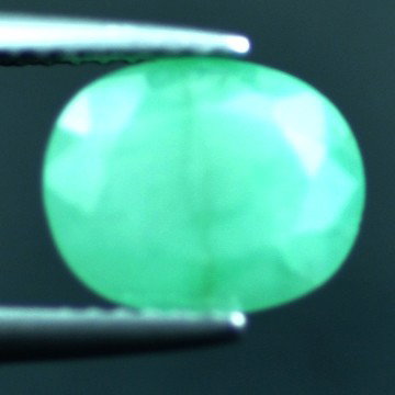1.72 CTS~Rich Green NATURAL Emerald : STONE NAME : EMERALD LOT NO : EM- 4378 , Quantity: 1PCS , WEIGHT CTS : 1.72 CTS , SIZE : 9.6X7.8X3 MM , COLOR : GREEN , SHAPE : OVAL , ORIGIN : COLOMBIA , LUSTER : MARVELOUS , HARDNESS : 7.5 , TREAT