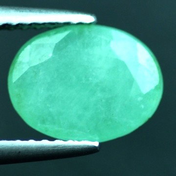 1.64 CTS~Rich Green NATURAL Emerald : STONE NAME : EMERALD LOT NO : EM- 4380 , Quantity: 1PCS , WEIGHT CTS : 1.64 CTS , SIZE : 9.8X7.5X3.2 MM , COLOR : GREEN , SHAPE : OVAL , ORIGIN : COLOMBIA , LUSTER : MARVELOUS , HARDNESS : 7.5 , TR
