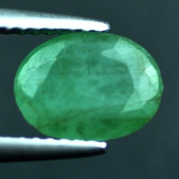 1.86 CTS~Rich Green NATURAL Emerald : STONE NAME : EMERALD LOT NO : EM- 4383 , Quantity: 1PCS , WEIGHT CTS : 1.86 CTS , SIZE : 9X6.7X4.4 MM , COLOR : GREEN , SHAPE : OVAL , ORIGIN : COLOMBIA , LUSTER : MARVELOUS , HARDNESS : 7.5 , TREATME