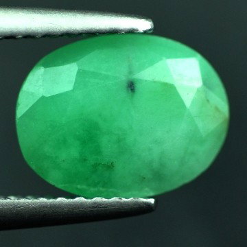 2.07 CTS~Rich Green NATURAL Emerald : STONE NAME : EMERALD LOT NO : EM- 4398 , Quantity: 1PCS , WEIGHT CTS : 2.07 CTS , SIZE : 9.8X7.5X4.4 MM , COLOR : GREEN , SHAPE : OVAL , ORIGIN : COLOMBIA , LUSTER : MARVELOUS , HARDNESS : 7.5 , TREAT