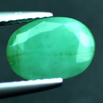 2.01 CTS~Rich Green NATURAL Emerald : STONE NAME : EMERALD LOT NO : EM- 4399 , Quantity: 1PCS , WEIGHT CTS : 2.01 CTS , SIZE : 9.7X7X4.1 MM , COLOR : GREEN , SHAPE : OVAL , ORIGIN : COLOMBIA , LUSTER : MARVELOUS , HARDNESS : 7.5 , TREATME