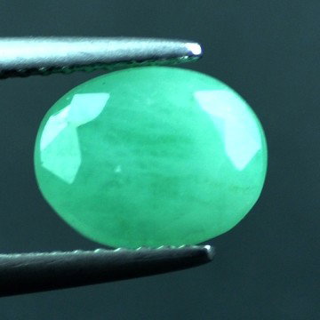 2.45 CTS~Rich Green NATURAL Emerald : STONE NAME : EMERALD LOT NO : EM- 4302 , Quantity: 1PCS , WEIGHT CTS : 2.45 CTS , SIZE : 9.1X7.3X5.6 MM , COLOR : GREEN , SHAPE : OVAL , ORIGIN : COLOMBIA , LUSTER : MARVELOUS , HARDNESS : 7.5 , TREAT