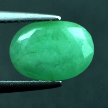 3.41 CTS~Rich Green NATURAL Emerald : STONE NAME : EMERALD LOT NO : EM- 4311 , Quantity: 1PCS , WEIGHT CTS : 3.41 CTS , SIZE : 10.7X7.5X5.3 MM , COLOR : GREEN , SHAPE : OVAL , ORIGIN : COLOMBIA , LUSTER : MARVELOUS , HARDNESS : 7.5 , TRE