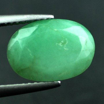 4.60CTS~Rich Green natural Emerald: ONE NAME : EMERALD LOT NO : EM- 4230, Quantity: 1PCS , WEIGHT CTS : 4.60 CTS , SIZE :12.6x9x5.2 MM , COLOR : GREEN , SHAPE : OVAL , ORIGIN : COLOMBIA , LUSTER : MARVELOUS , HARDNESS : 7.5 , TREATMENT 