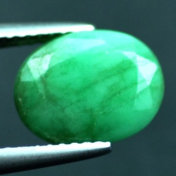 4.05 CTS~Rich Green NATURAL Emerald : STONE NAME : EMERALD LOT NO : EM- 4362 , Quantity: 1PCS , WEIGHT CTS : 4.05 CTS , SIZE : 10.5x8.2x6.6 MM , COLOR : GREEN , SHAPE : OVAL , ORIGIN : COLOMBIA , LUSTER : MARVELOUS , HARDNESS : 7.5 , TRE
