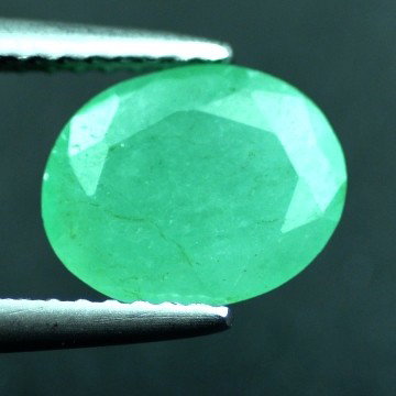 1.79 CTS~Rich Green NATURAL Emerald : STONE NAME : EMERALD LOT NO : EM- 4390 , Quantity: 1PCS , WEIGHT CTS : 1.79 CTS , SIZE : 9X7.2X4.3 MM , COLOR : GREEN , SHAPE : OVAL , ORIGIN : COLOMBIA , LUSTER : MARVELOUS , HARDNESS : 7.5 , TREAT