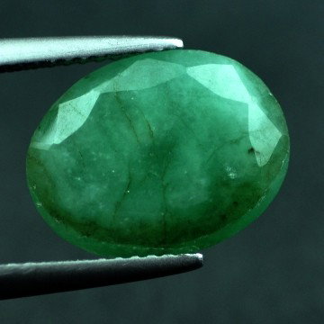 5.18CTS~Rich Green natural Emerald: E NAME : EMERALD LOT NO : EM- 4242, Quantity: 1PCS , WEIGHT CTS : 5.18 CTS , SIZE :13.8x10.7x4.7 MM , COLOR : GREEN , SHAPE : OVAL , ORIGIN : COLOMBIA , LUSTER : MARVELOUS , HARDNESS : 7.5 , TREATMENT