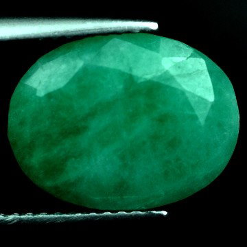 6.58 CTS~Rich Green Emerald Transperant : STONE NAME : EMERALD LOT NO : EM- 4079 , Quantity: 1PCS , WEIGHT CTS : 6.58 CTS , SIZE : 13.9X10.7X6.8 MM , COLOR : GREEN , SHAPE : OVAL , ORIGIN : COLOMBIA , LUSTER : MARVELOUS HARDNESS : 7.5 , TREAT