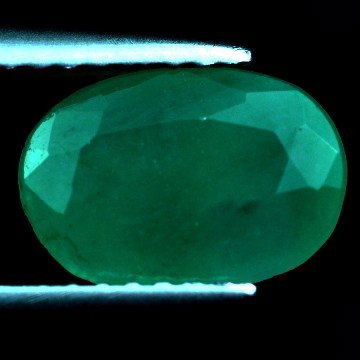 1.54 CTS~Rich Green Emerald Transperant : STONE NAME : EMERALD LOT NO : EM- 4086 , Quantity: 1PCS , WEIGHT CTS : 1.54 CTS , SIZE : 9.5X6.6X3.8 MM , COLOR : GREEN , SHAPE : OVAL , ORIGIN : COLOMBIA , LUSTER : MARVELOUS , HARDNESS : 7.5 , TREAT