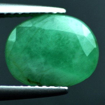 2.86 CTS~Rich Green NATURAL Emerald : STONE NAME : EMERALD LOT NO : EM- 4218 , Quantity: 1PCS , WEIGHT CTS : 2.86 CTS , SIZE : 10.5X8.5X4 MM , COLOR : GREEN , SHAPE : OVAL , ORIGIN : COLOMBIA , LUSTER : MARVELOUS , HARDNESS : 7.5 , TREATM