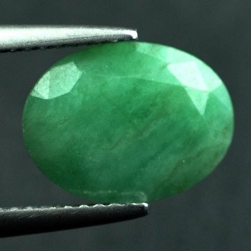 3.86CTS~Rich Green natural Emerald: TONE NAME : EMERALD LOT NO : EM- 4226, Quantity: 1PCS , WEIGHT CTS : 3.86 CTS , SIZE :11.8x9x5.1 MM , COLOR : GREEN , SHAPE : OVAL , ORIGIN : COLOMBIA , LUSTER : MARVELOUS , HARDNESS : 7.5 , TREATMENT