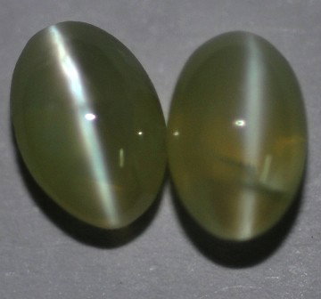 1.41 cts~Natural sharp eye Chrysoberyl Cats eye : STONE NAME : Chrysoberyl Cats eye , LOT NO : CE496C (4435) , Quantity: 1PCS , WEIGHT CTS : 1.41 CTS , SIZE : 5.8x4x3.1 MM . COLOR : COLOR CHANGE , SHAPE : ROUND , CLARITY : VS , ORIGIN : INDIA , LUSTE