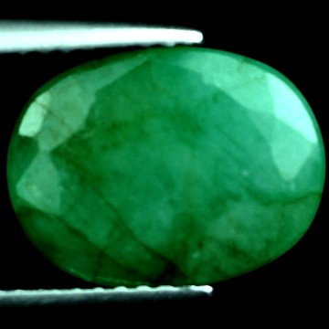 3.81 CTS~Rich Green Emerald Transperant: STONE NAME : EMERALD LOT NO : EM- 4091 , Quantity: 1PCS , WEIGHT CTS : 3.81 CTS , SIZE : 12.3X9.4X4.4 MM , COLOR : GREEN , SHAPE : OVAL , ORIGIN : COLOMBIA , LUSTER : MARVELOUS , HARDNESS : 7.5 , TREA