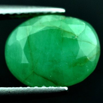 3.66 CTS~Rich Green Emerald Transperant: STONE NAME : EMERALD LOT NO : EM- 4096 , Quantity: 1PCS , WEIGHT CTS : 3.66 CTS , SIZE : 10.9X8.7X5.3 MM , COLOR : GREEN , SHAPE : OVAL , ORIGIN : COLOMBIA , LUSTER : MARVELOUS , HARDNESS : 7.5 , TREA