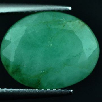 3.39 CTS~Rich Green NATURAL Emerald: STONE NAME : EMERALD LOT NO : EM- 4104 , Quantity: 1PCS , WEIGHT CTS : 3.39 CTS , SIZE : 11.3X8.4X5.7 MM , COLOR : GREEN , SHAPE : OVAL , ORIGIN : COLOMBIA , LUSTER : MARVELOUS , HARDNESS : 7.5 , TREA