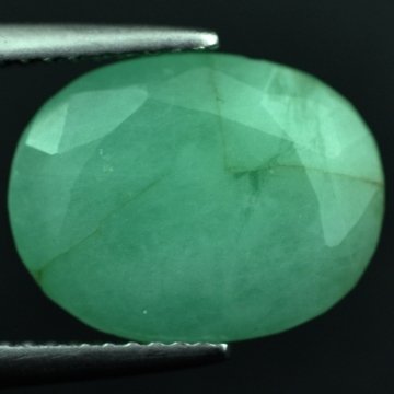 5.61 CTS~Rich Green NATURAL Emerald: STONE NAME : EMERALD LOT NO : EM- 4104 , Quantity: 1PCS , WEIGHT CTS : 5.61 CTS , SIZE : 13.7X10.6X4.8 MM , COLOR : GREEN , SHAPE : OVAL , ORIGIN : COLOMBIA , LUSTER : MARVELOUS , HARDNESS : 7.5 , TRE