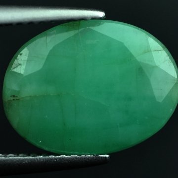 5.65CTS~Rich Green NATURAL Emerald: STONE NAME : EMERALD LOT NO : EM- 7625 , Quantity: 1PCS , WEIGHT CTS : 5.65 CTS , SIZE : 13.7X10.4X5.6 MM , COLOR : GREEN , SHAPE : OVAL , ORIGIN : COLOMBIA , LUSTER : MARVELOUS , HARDNESS : 7.5 , TRE