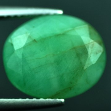 5.69 CTS~Rich Green NATURAL Emerald: STONE NAME : EMERALD LOT NO : EM- 4207 , Quantity: 1PCS , WEIGHT CTS : 5.69 CTS , SIZE : 12.6X10.5X6.5 MM , COLOR : GREEN , SHAPE : OVAL , ORIGIN : COLOMBIA , LUSTER : MARVELOUS , HARDNESS : 7.5 , TRE
