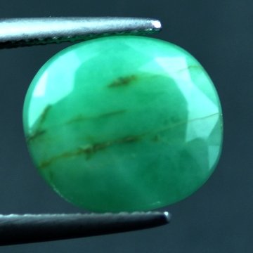 6.60 CTS~Rich Green natural Emerald: STONE NAME : EMERALD LOT NO : EM- 4212, Quantity: 1PCS , WEIGHT CTS : 6.60 CTS , SIZE : 11.7x10.5x7.1 MM , COLOR : GREEN , SHAPE : OVAL , ORIGIN : COLOMBIA , LUSTER : MARVELOUS , HARDNESS : 7.5 , TREA