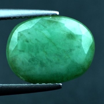 5.55CTS~Rich Green natural Emerald: NAME : EMERALD LOT NO : EM- 4234, Quantity: 1PCS , WEIGHT CTS : 5.55 CTS , SIZE :13x10x5 MM , COLOR : GREEN , SHAPE : OVAL , ORIGIN : COLOMBIA , LUSTER : MARVELOUS , HARDNESS : 7.5 , TREATMENT : UNHEA