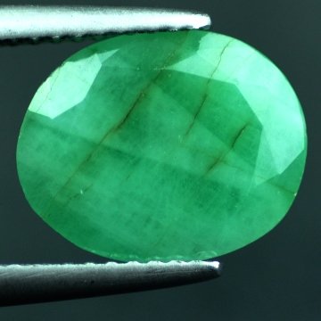 3.35 CTS~Rich Green NATURAL Emerald: STONE NAME : EMERALD LOT NO : EM- 4370 , Quantity: 1PCS , WEIGHT CTS : 3.35 CTS , SIZE : 11.5X9.3X4.2 MM , COLOR : GREEN , SHAPE : OVAL , ORIGIN : COLOMBIA , LUSTER : MARVELOUS , HARDNESS : 7.5 , TREA