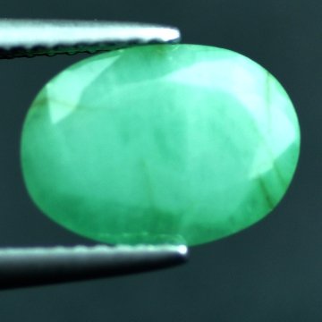 3.01 CTS~Rich Green NATURAL Emerald: STONE NAME : EMERALD LOT NO : EM- 4375 , Quantity: 1PCS , WEIGHT CTS : 3.01 CTS , SIZE : 11.4X8.4X4.1 MM , COLOR : GREEN , SHAPE : OVAL , ORIGIN : COLOMBIA , LUSTER : MARVELOUS , HARDNESS : 7.5 , TREA