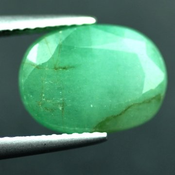 4.28 CTS~Rich Green NATURAL Emerald: STONE NAME : EMERALD LOT NO : EM- 4377 , Quantity: 1PCS , WEIGHT CTS : 4.28 CTS , SIZE : 11.9X8.9X5.1 MM , COLOR : GREEN , SHAPE : OVAL , ORIGIN : COLOMBIA , LUSTER : MARVELOUS , HARDNESS : 7.5 , TREA