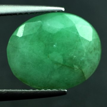 5.21CTS~Rich Green natural Emerald: STONE NAME : EMERALD LOT NO : EM- 4213, Quantity: 1PCS , WEIGHT CTS : 5.21 CTS , SIZE : 14.1x11.5x4.5 MM , COLOR : GREEN , SHAPE : OVAL , ORIGIN : COLOMBIA , LUSTER : MARVELOUS , HARDNESS : 7.5 , TREA