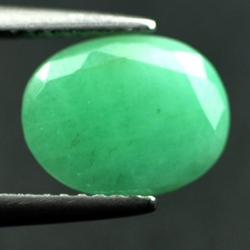 3.34CTS~Rich Green natural Emerald: STONE NAME : EMERALD LOT NO : EM- 4214, Quantity: 1PCS , WEIGHT CTS : 3.34 CTS , SIZE : 10.3x8x6.1 MM , COLOR : GREEN , SHAPE : OVAL , ORIGIN : COLOMBIA , LUSTER : MARVELOUS , HARDNESS : 7.5 , TREATME