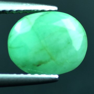 3.69 CTS~Rich Green NATURAL Emerald: STONE NAME : EMERALD LOT NO : EM- 4268 , Quantity: 1PCS , WEIGHT CTS : 3.69 CTS , SIZE : 9.6X7.7X6.8 MM , COLOR : GREEN , SHAPE : OVAL , ORIGIN : COLOMBIA , LUSTER : MARVELOUS , HARDNESS : 7.5 , TREAT
