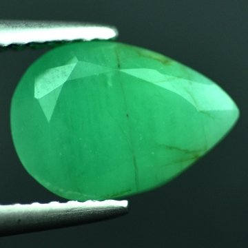2.43 CTS~Rich Green NATURAL Emerald: STONE NAME : EMERALD LOT NO : EM- 4270 , Quantity: 1PCS , WEIGHT CTS : 2.43 CTS , SIZE : 10.4X7.3X4.5 MM , COLOR : GREEN , SHAPE : PEAR , ORIGIN : COLOMBIA , LUSTER : MARVELOUS , HARDNESS : 7.5 , TREA