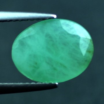 2.19 CTS~Rich Green NATURAL Emerald: STONE NAME : EMERALD LOT NO : EM- 4280 , Quantity: 1PCS , WEIGHT CTS : 2.19 CTS , SIZE : 12X9.3X2.6 MM , COLOR : GREEN , SHAPE : OVAL , ORIGIN : COLOMBIA , LUSTER : MARVELOUS , HARDNESS : 7.5 , TREATM