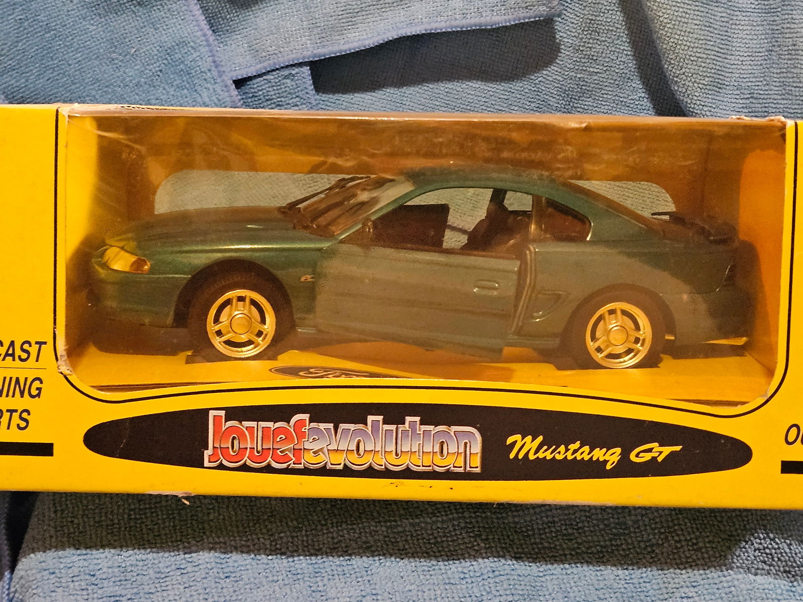 1:18 model boxed MUSTANG: 1:18 model boxedMustang GT (green)