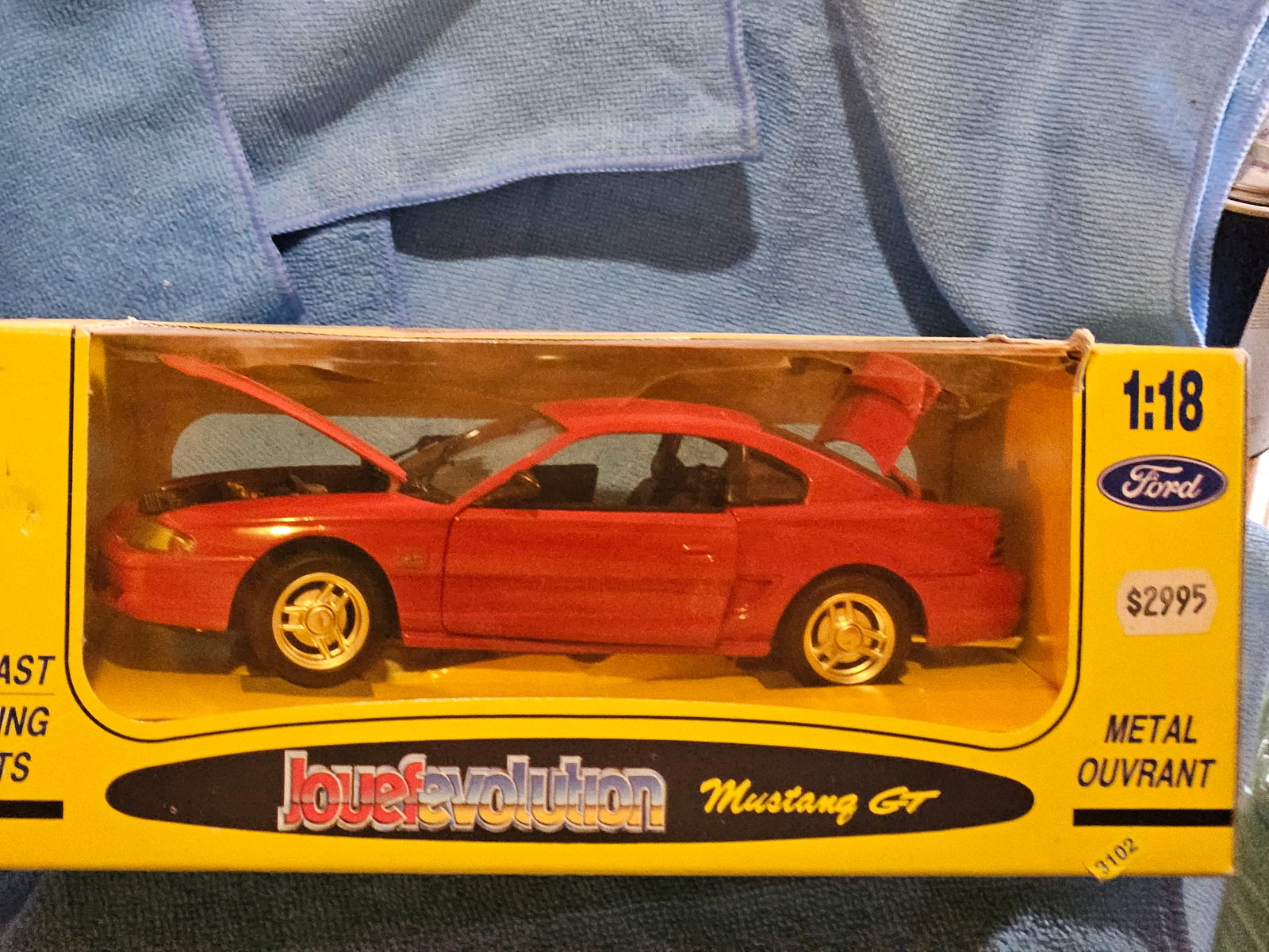 1:18 model boxed MUSTANG: 1:18 model boxedMustang GT (red)
